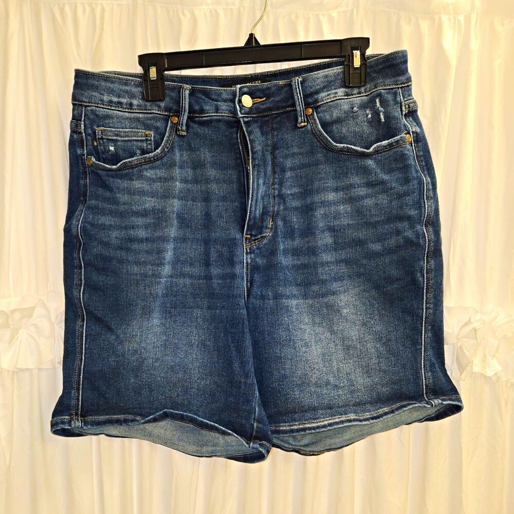 Judy Blue Women's Blue Denim Distressed Shorts 1X Plus Medium Wash